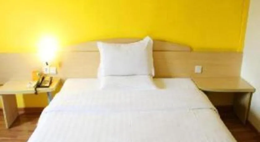Bed in 7 Days Inn Wuhan Dingziqiao Zhongnan Road Metro Station