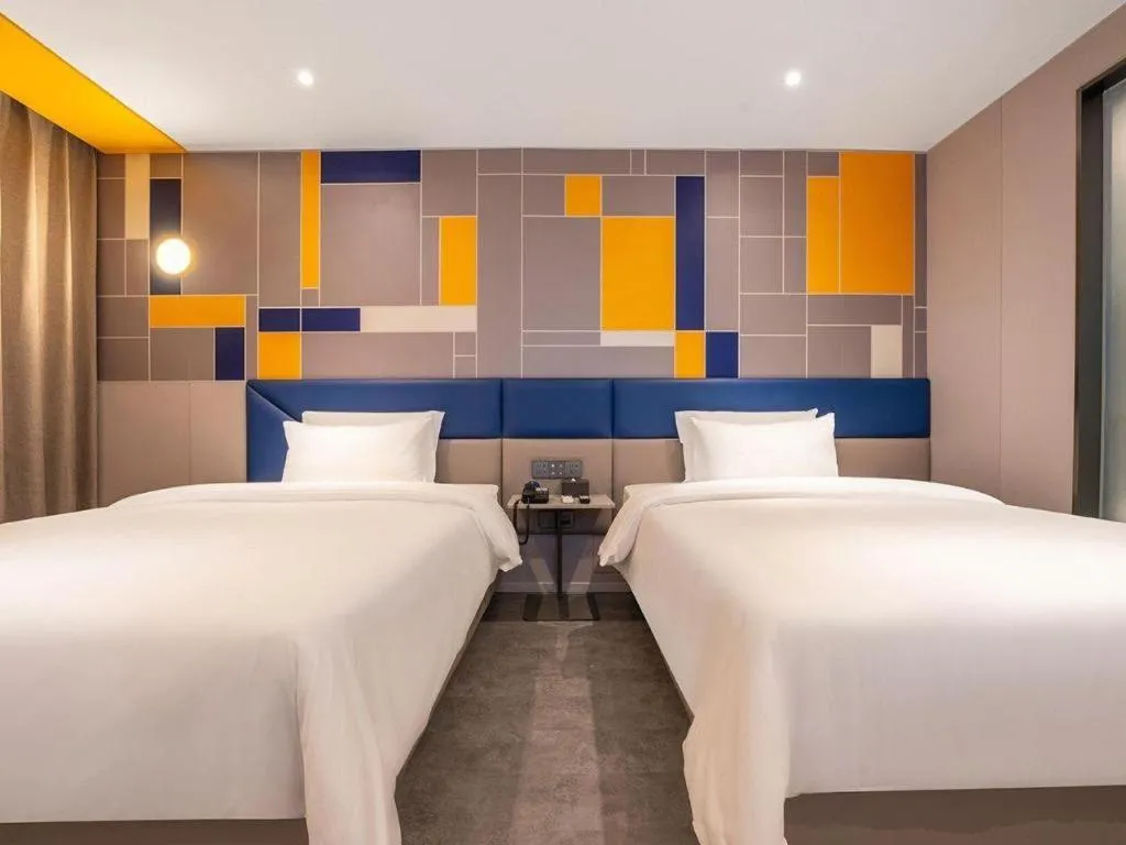 Bed in 7 Days Inn Wuhan Dingziqiao Zhongnan Road Metro Station