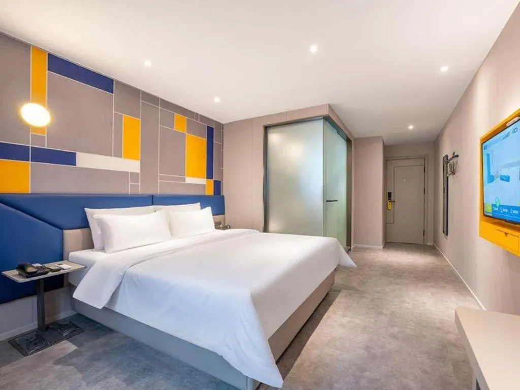 Bed in 7 Days Inn Wuhan Dingziqiao Zhongnan Road Metro Station