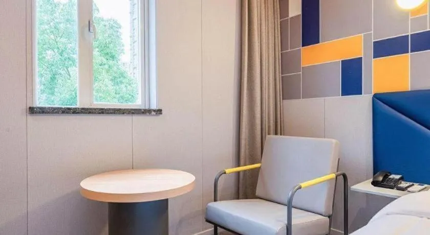 7 Days Inn Wuhan Dingziqiao Zhongnan Road Metro Station