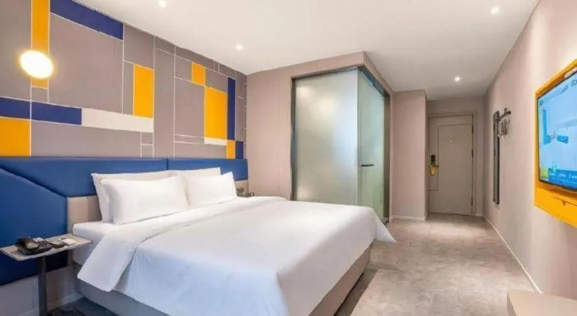 Bed in 7 Days Inn Wuhan Dingziqiao Zhongnan Road Metro Station