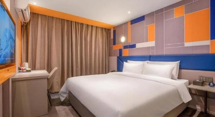 Bed in 7 Days Inn Wuhan Dingziqiao Zhongnan Road Metro Station