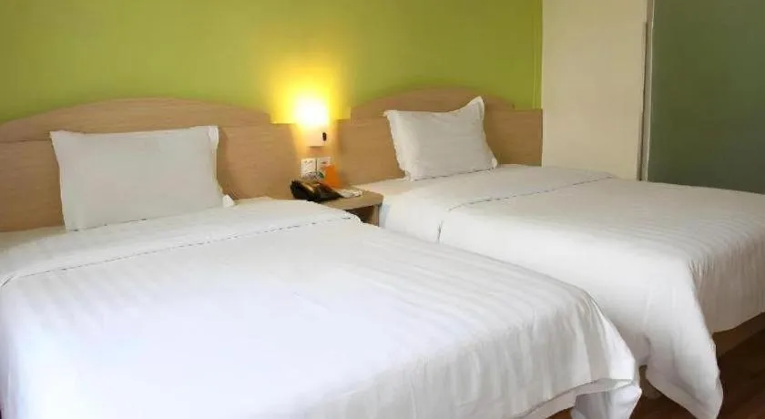 Bed in 7 Days Inn Wuhan Dingziqiao Zhongnan Road Metro Station