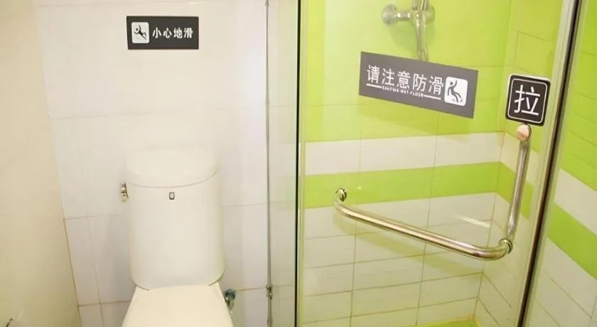 7 Days Inn Wuhan Dingziqiao Zhongnan Road Metro Station