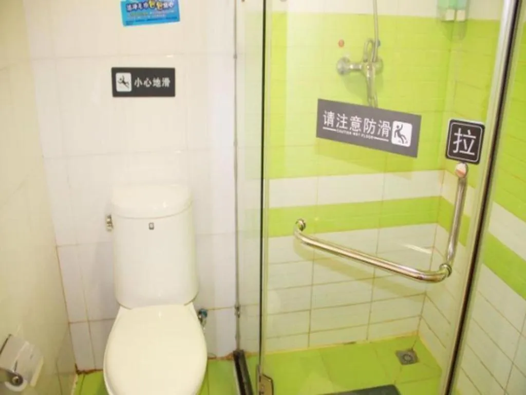 7 Days Inn Wuhan Dingziqiao Zhongnan Road Metro Station