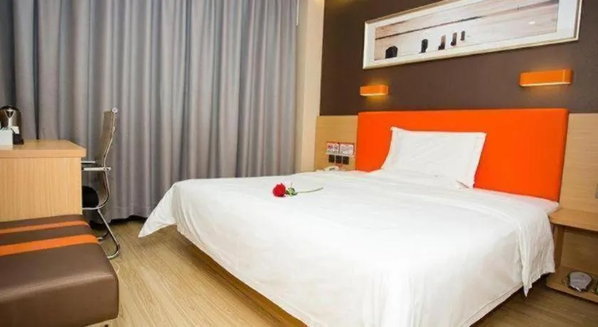 Bed in 7 Days Inn Wuhan Dingziqiao Zhongnan Road Metro Station