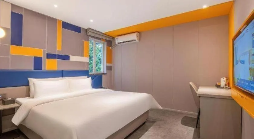 Bed in 7 Days Inn Wuhan Dingziqiao Zhongnan Road Metro Station