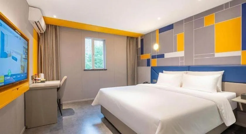 Bed in 7 Days Inn Wuhan Dingziqiao Zhongnan Road Metro Station