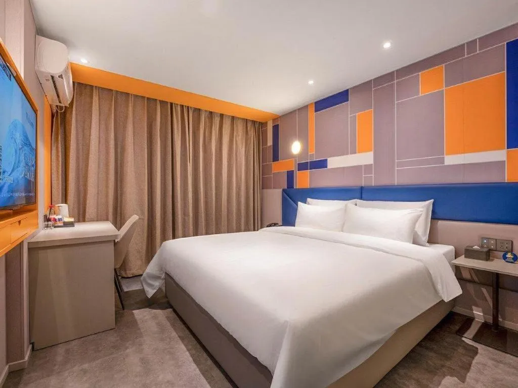 Bed in 7 Days Inn Wuhan Dingziqiao Zhongnan Road Metro Station