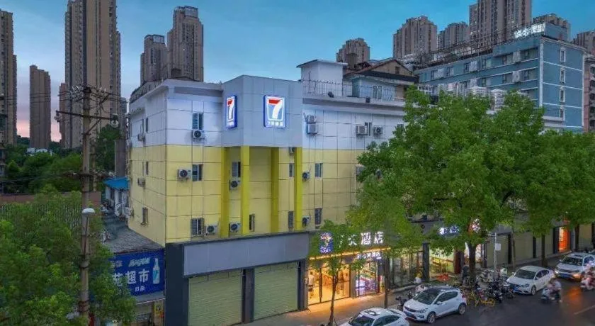 7 Days Inn Wuhan Dingziqiao Zhongnan Road Metro Station