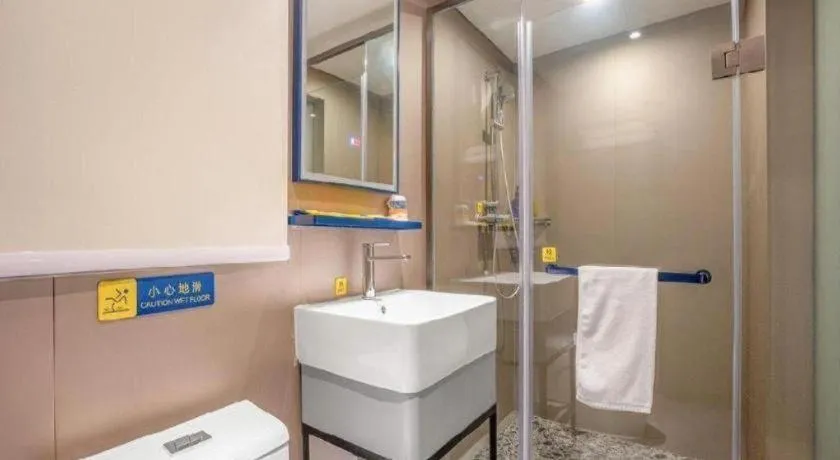 7 Days Inn Wuhan Dingziqiao Zhongnan Road Metro Station
