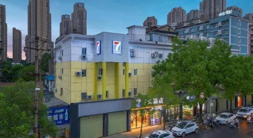 7 Days Inn Wuhan Dingziqiao Zhongnan Road Metro Station