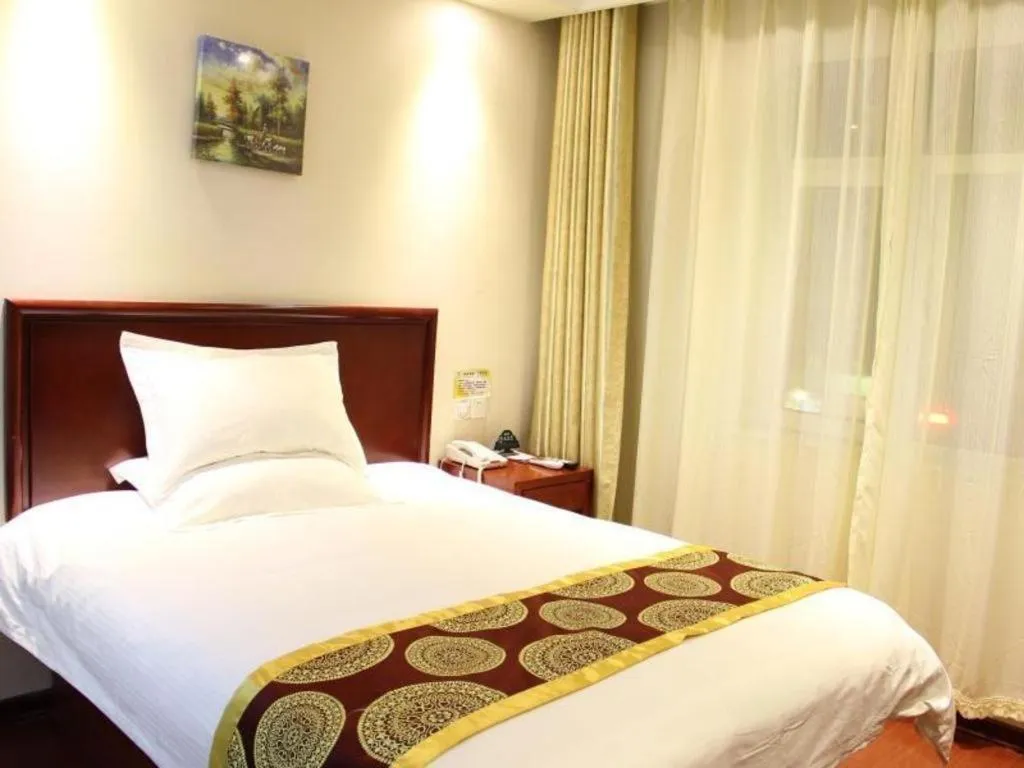 Bed in GreenTree Inn Heze Mudan Road Bus Terminal Station Express Hotel