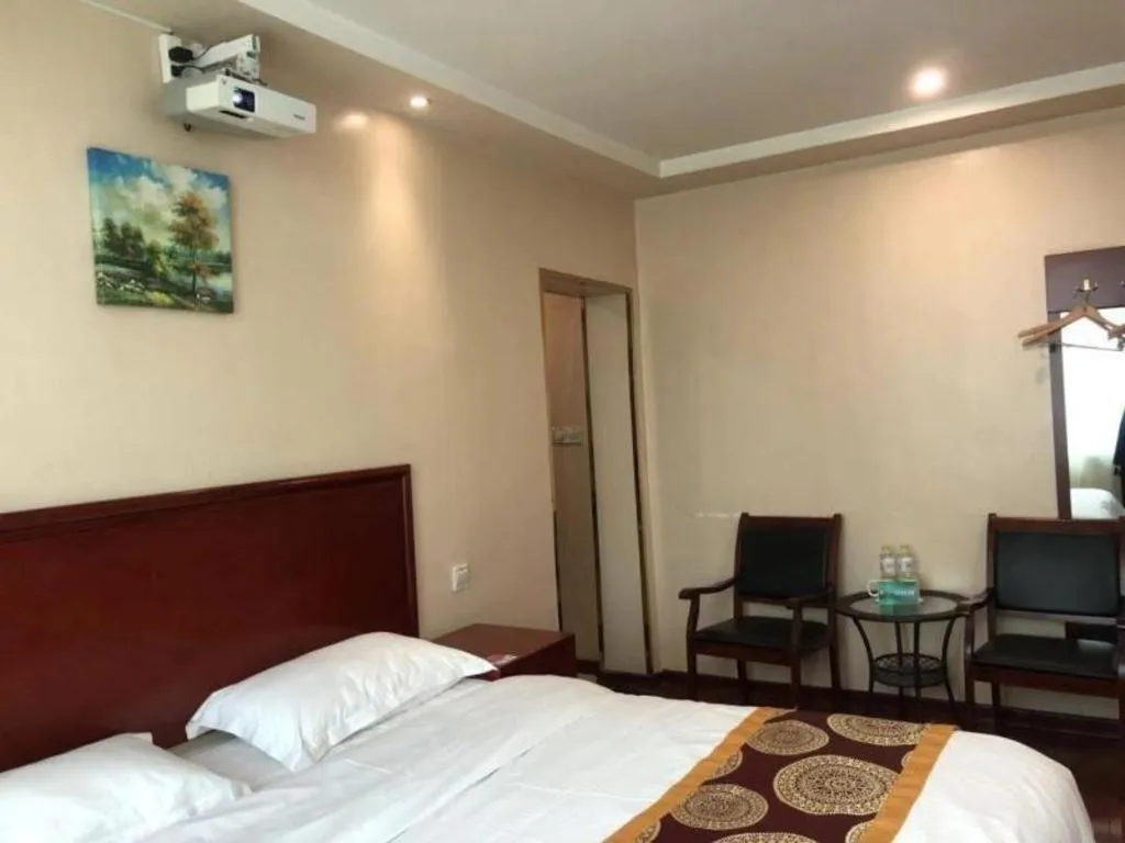 Bed in GreenTree Inn Heze Mudan Road Bus Terminal Station Express Hotel