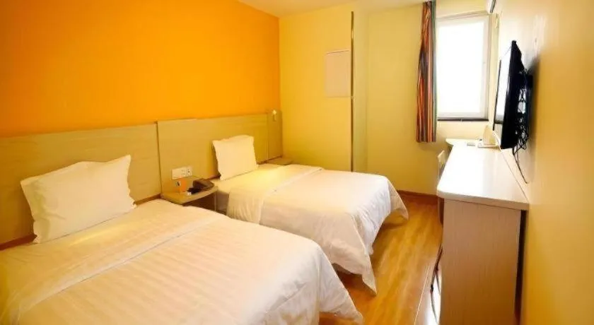 Bed in 7 Days Inn Xi'an North Economic Development Zone 4th Fengcheng Road