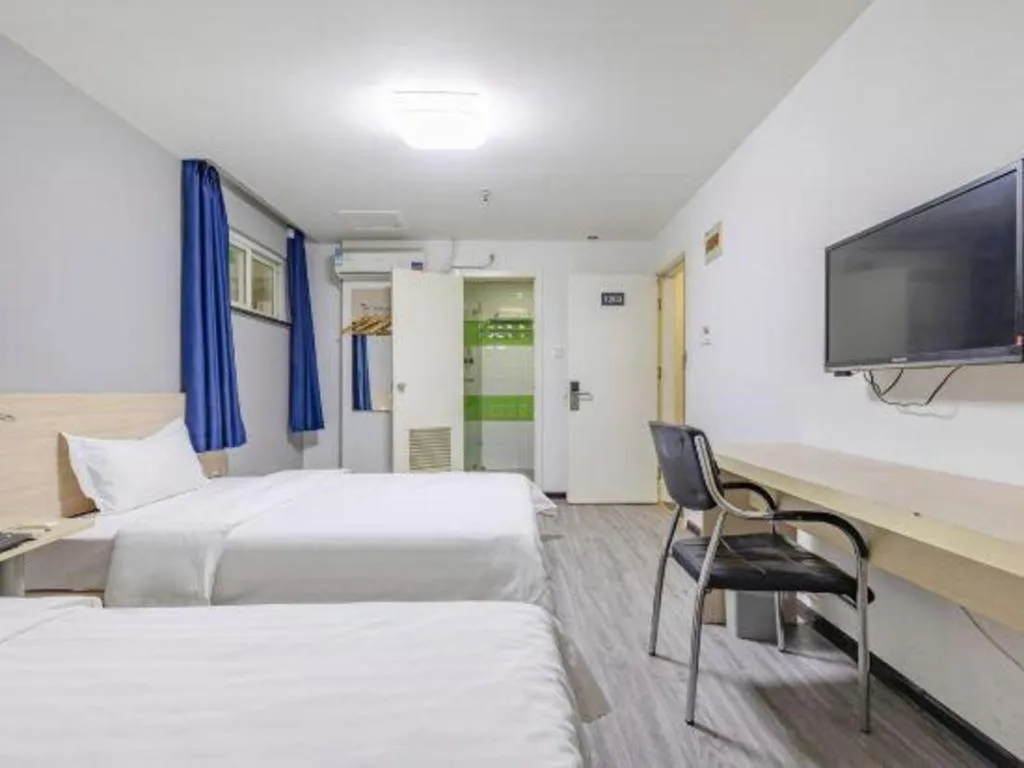 Bed in 7 Days Inn Tianjin Binhai New District Yujiabao Metro Station