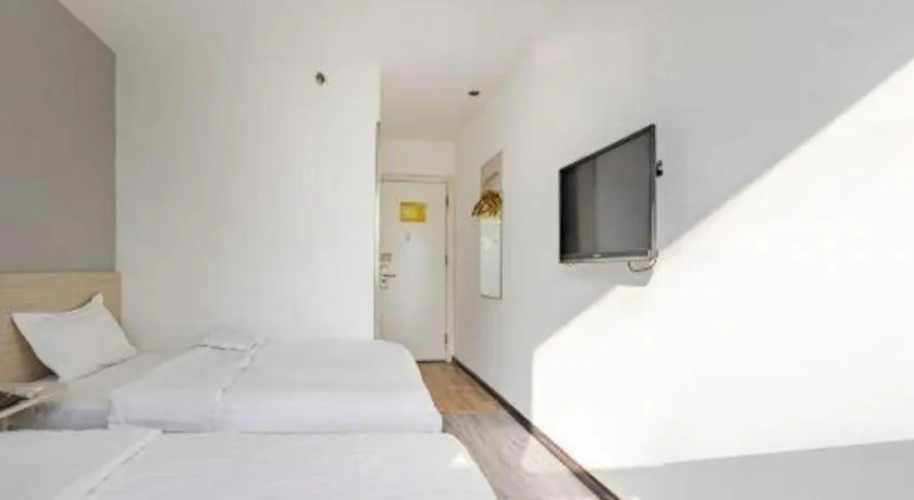 Bed in 7 Days Inn Tianjin Binhai New District Yujiabao Metro Station