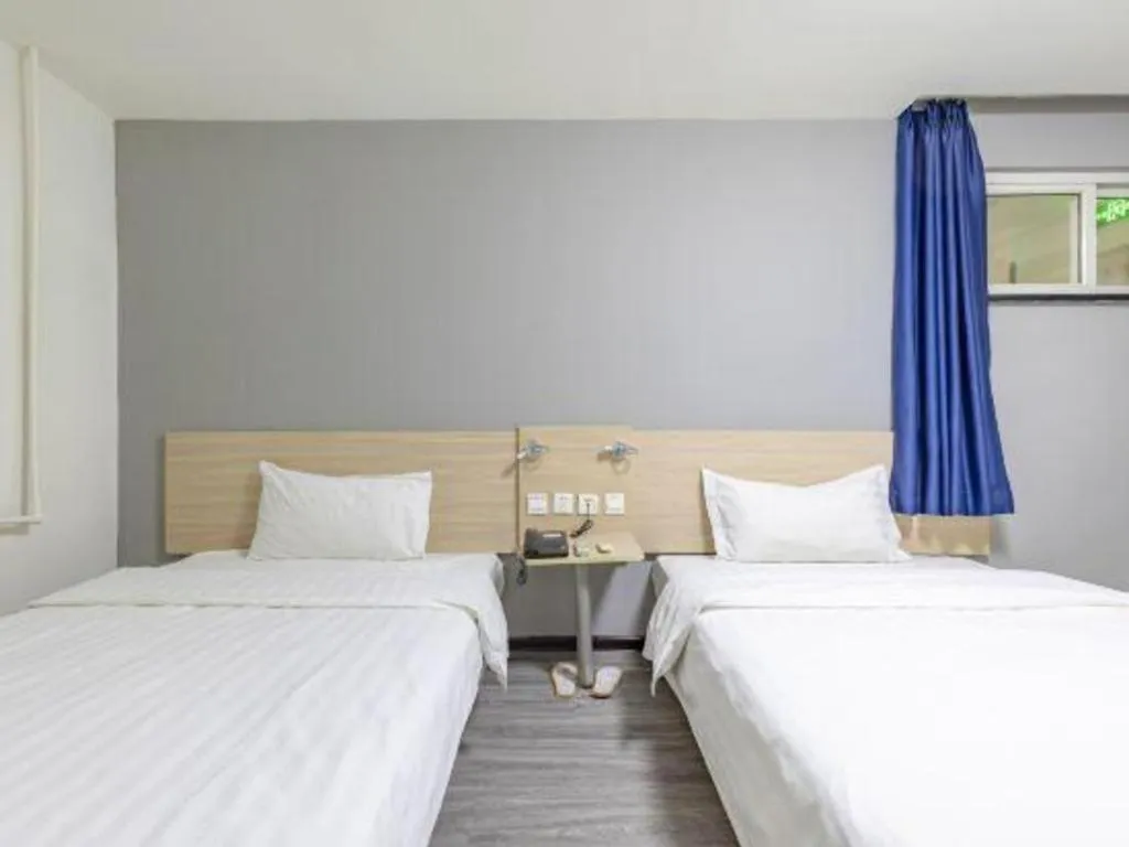 Bed in 7 Days Inn Tianjin Binhai New District Yujiabao Metro Station