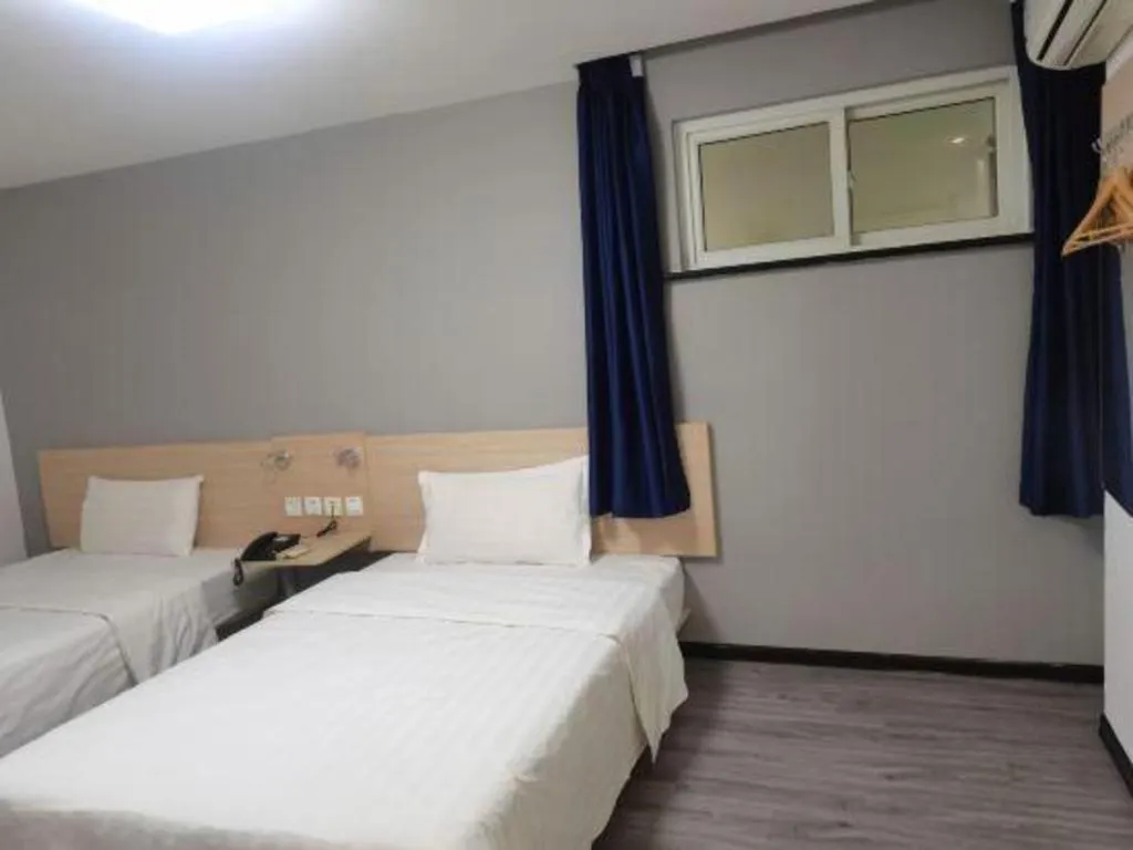 Bed in 7 Days Inn Tianjin Binhai New District Yujiabao Metro Station