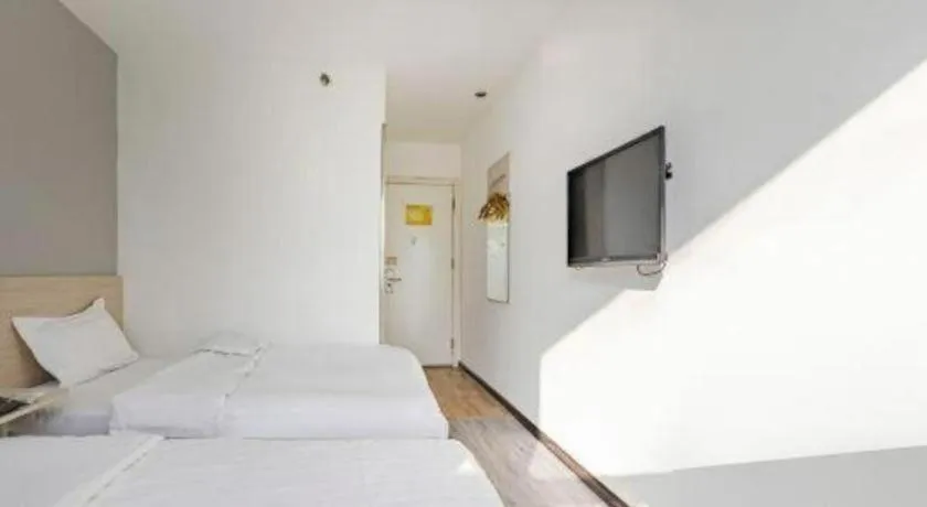 Bed in 7 Days Inn Tianjin Binhai New District Yujiabao Metro Station