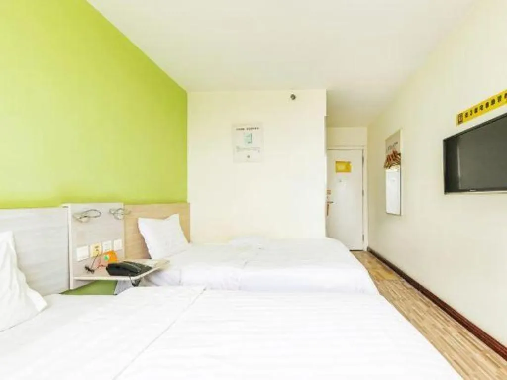 Bed in 7 Days Inn Tianjin Binhai New District Yujiabao Metro Station