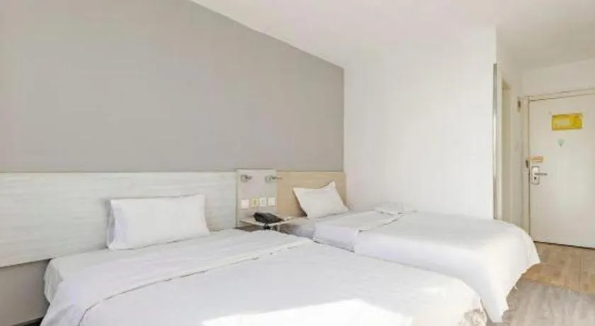 Bed in 7 Days Inn Tianjin Binhai New District Yujiabao Metro Station