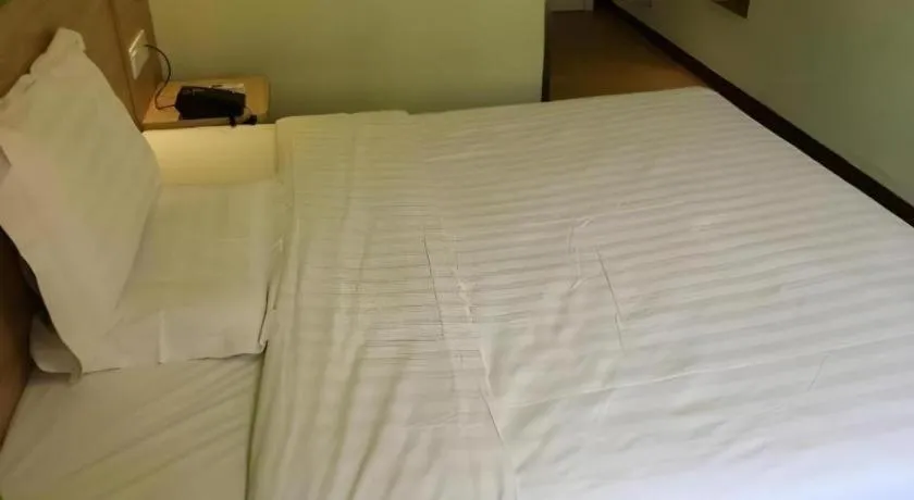 Bed in 7 Days Inn Bijie Jinsha Hebin Road