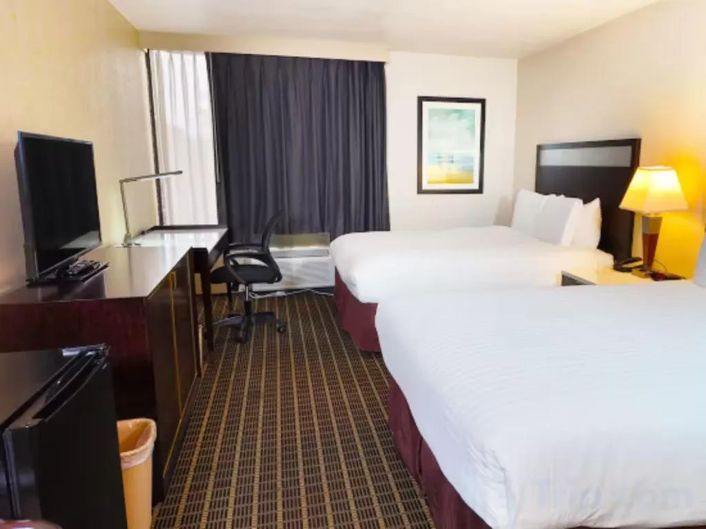 Bed in Alhambra Hotel