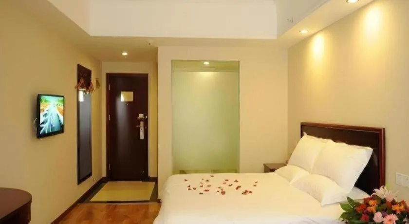 Bed in GreenTree Inn Chengdu North Railway Station Beichengtianjie Business Hotel