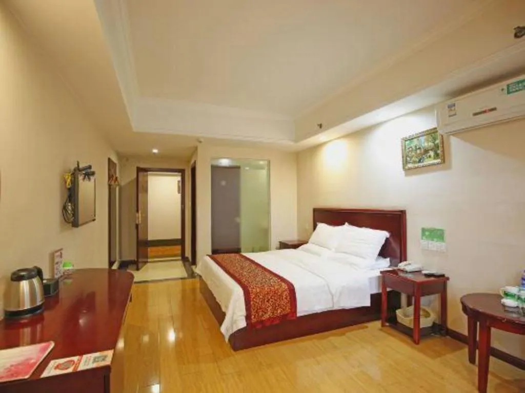 Bed in GreenTree Inn Chengdu North Railway Station Beichengtianjie Business Hotel