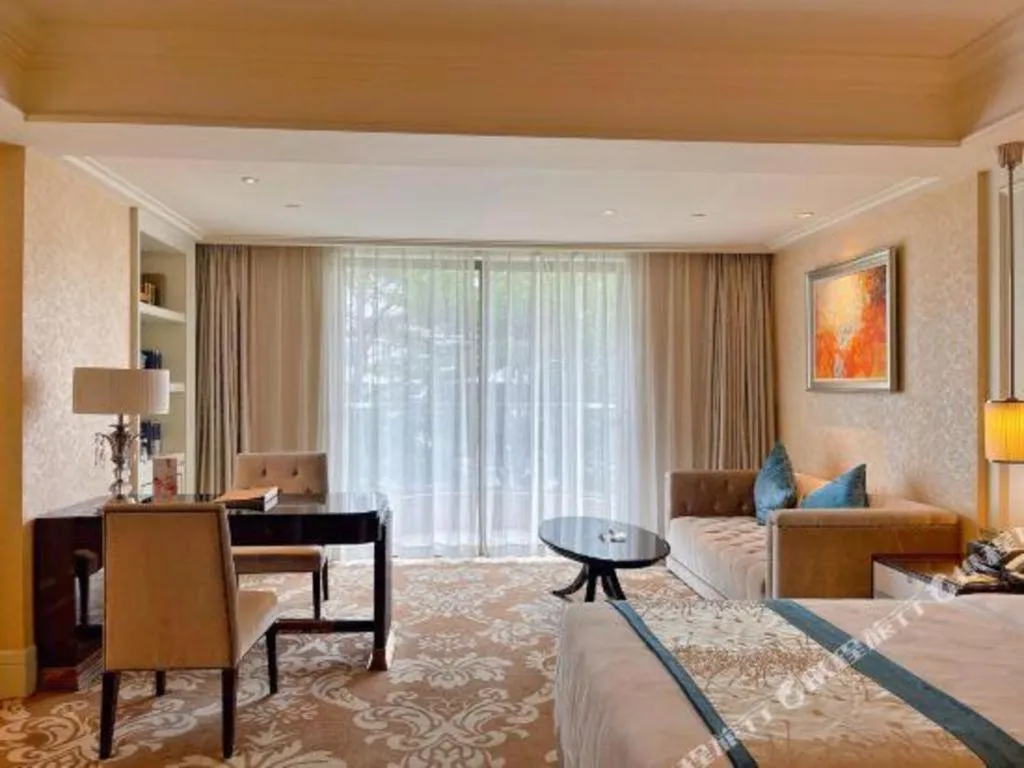 Lake Piedmont International Hotel