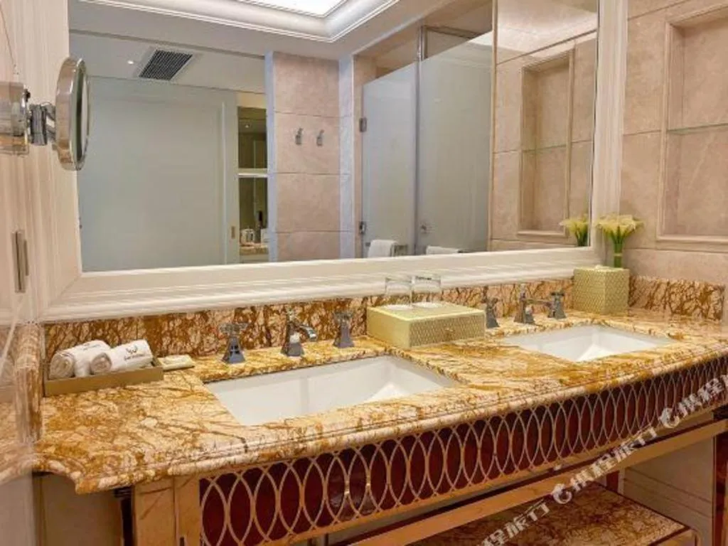 Lake Piedmont International Hotel