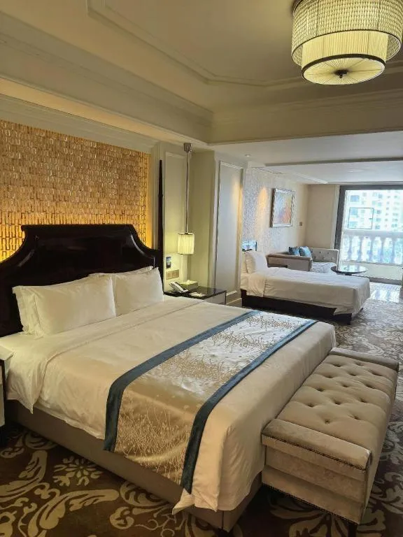 Bed in Lake Piedmont International Hotel