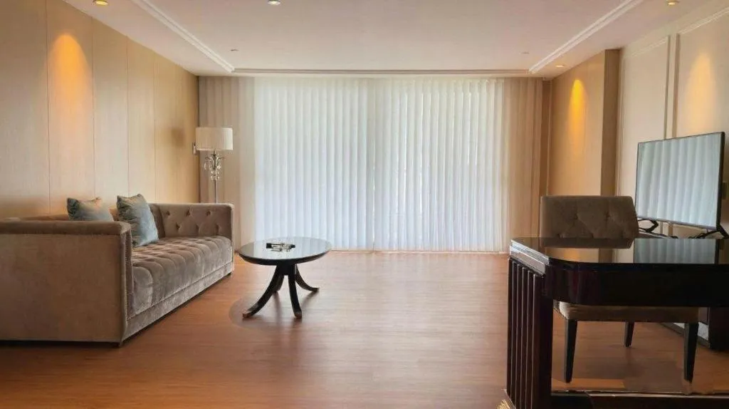 Bed in Lake Piedmont International Hotel