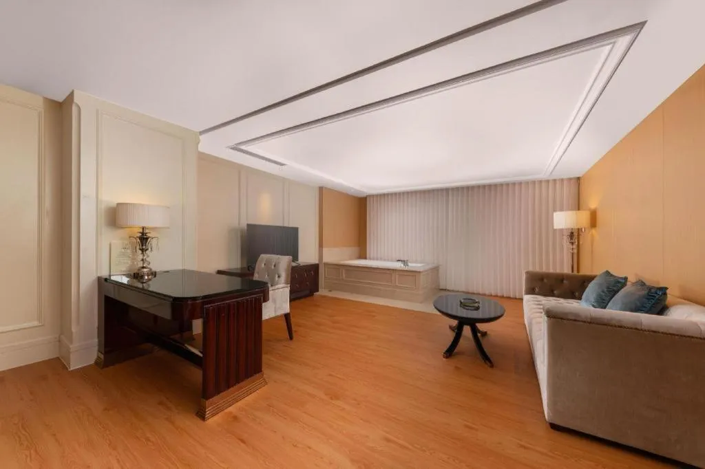 Lake Piedmont International Hotel