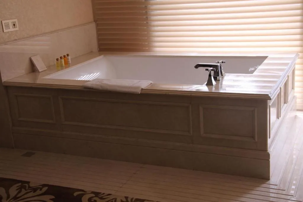 Lake Piedmont International Hotel