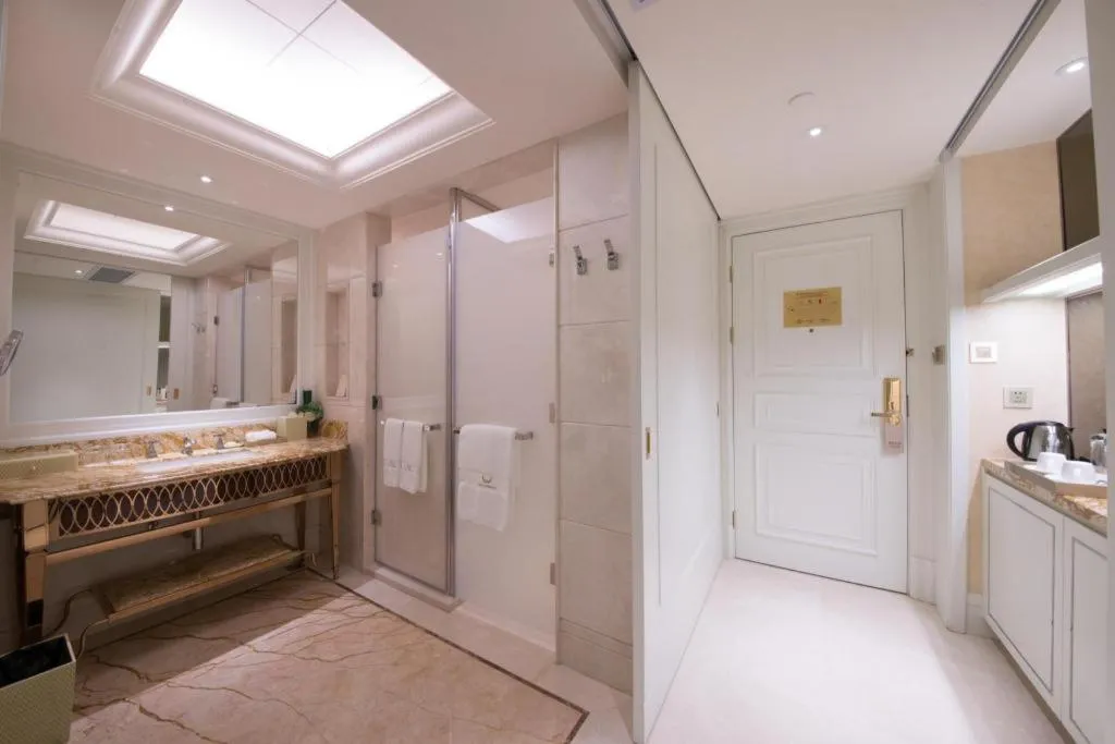 Lake Piedmont International Hotel