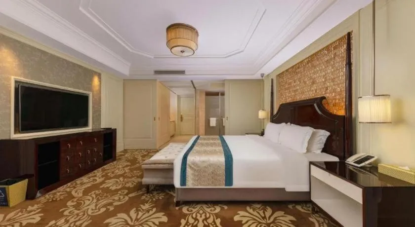 Bed in Lake Piedmont International Hotel