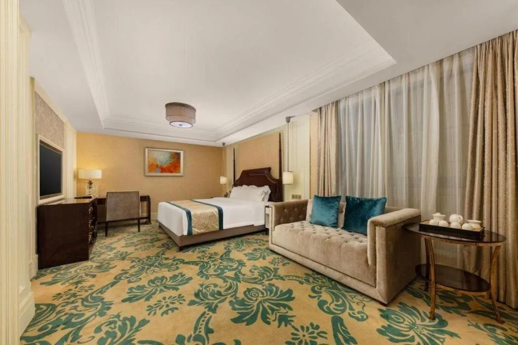 Bed in Lake Piedmont International Hotel