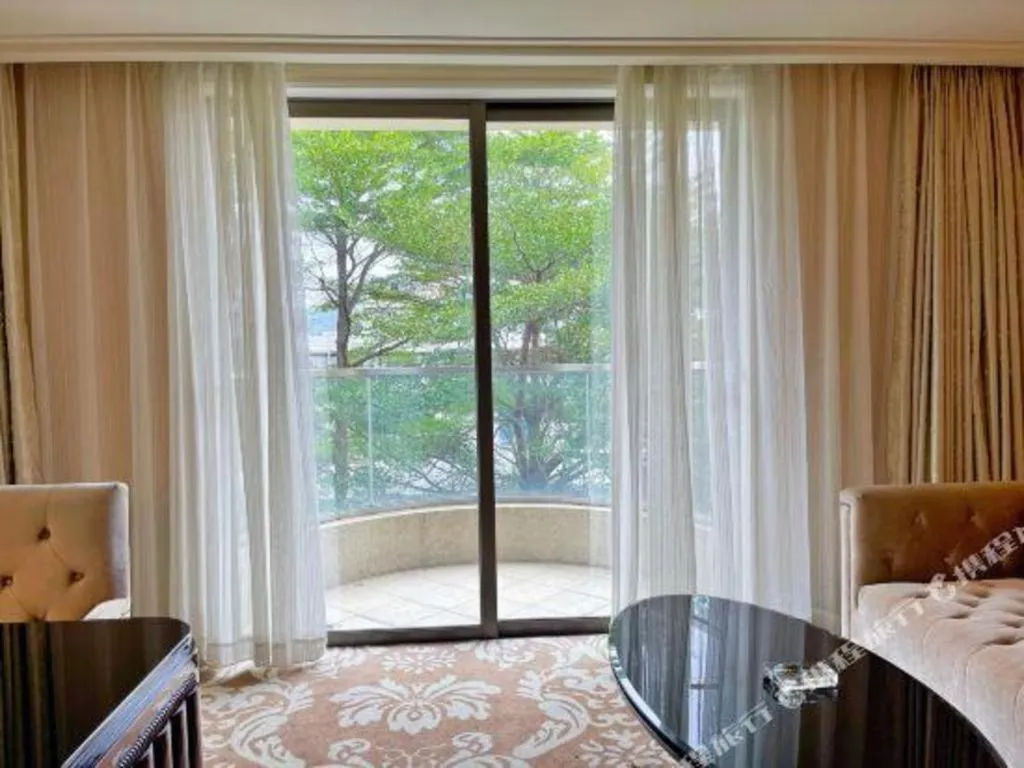 Bed in Lake Piedmont International Hotel