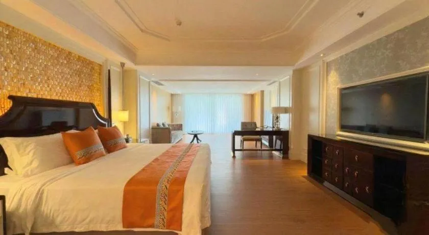 Bed in Lake Piedmont International Hotel