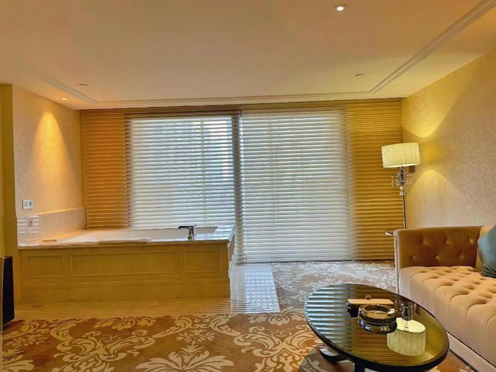 Lake Piedmont International Hotel