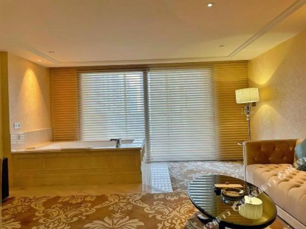 Lake Piedmont International Hotel