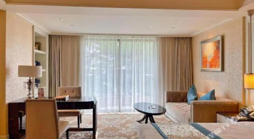 Bed in Lake Piedmont International Hotel