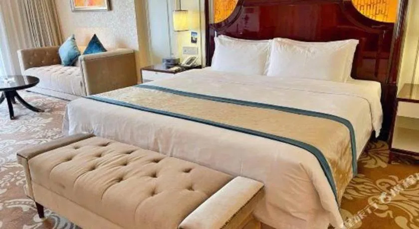 Bed in Lake Piedmont International Hotel