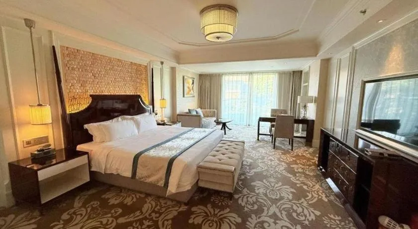 Bed in Lake Piedmont International Hotel