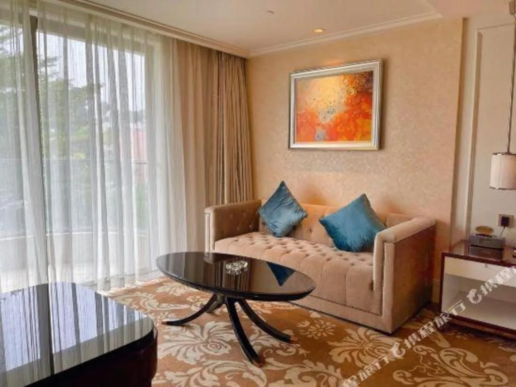 Lake Piedmont International Hotel