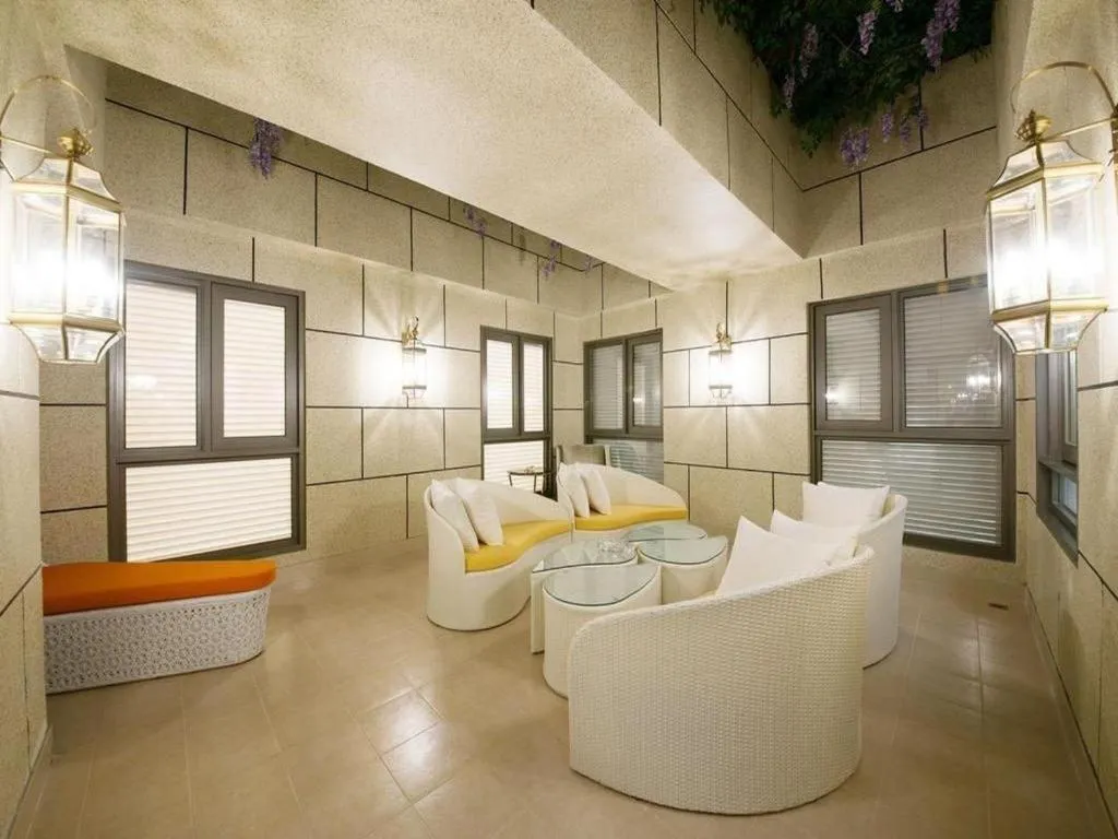 Lake Piedmont International Hotel