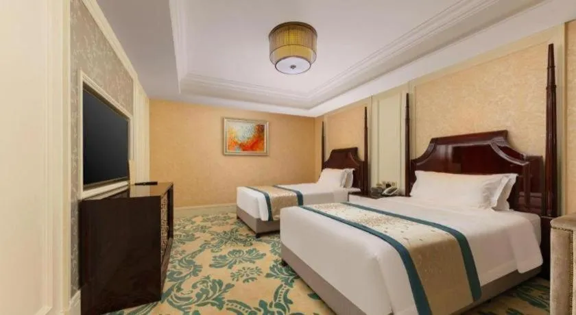 Bed in Lake Piedmont International Hotel