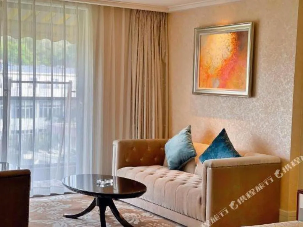 Lake Piedmont International Hotel